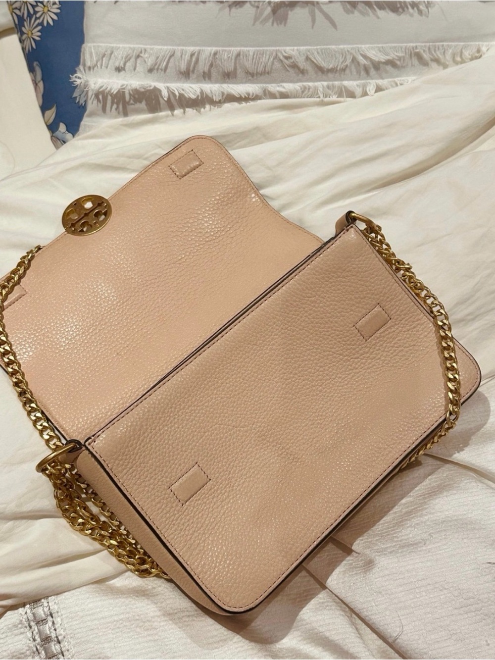 Tory Burch Pebbled Leather Crossbody in Blush Pink with Gold Chain - Picture 3 of 4